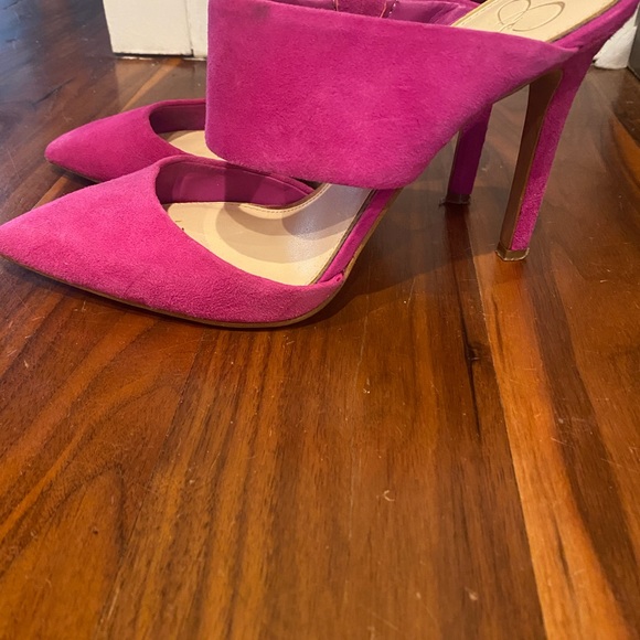 Jessica Simpson hot pink heels - Picture 2 of 5